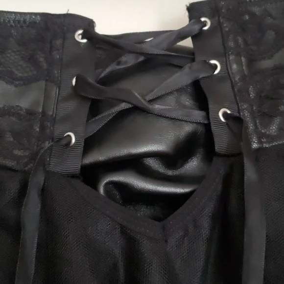 Hot Topic's Black Faux Leather & Lace Tutu - Picture 7 of 14